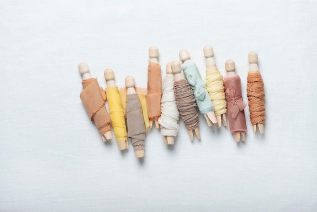 haftowany wzór na tkaninie